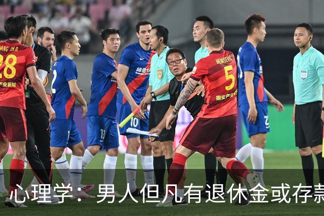 心理学：男人但凡有退休金或存款，没了老婆，总想再找一个，而且可能找比他小很多，甚至还有点姿色，大概率女方没退休金，也没什么存款